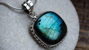 Лабрадорит для Рыб: совместимость, подходит или нет Лабрадорит для Рыб: совместимость, подходит или нет