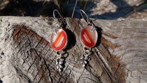 Серьги с сардониксом: как выбрать и носить