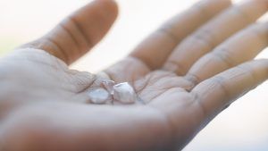 Продажи De Beers замедлились в конце года Продажи De Beers замедлились в конце года