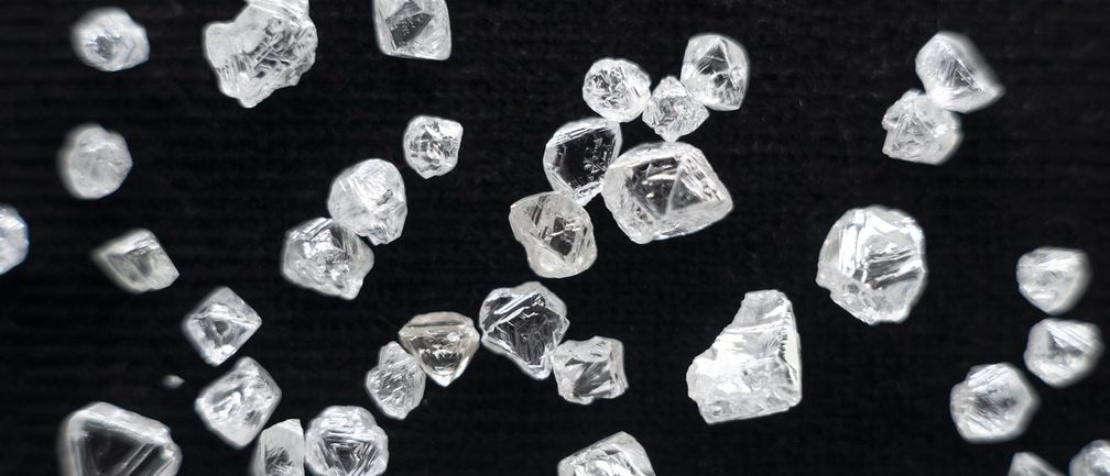 Де Бирс Алмаз. Алмаз неограненный АЛРОСА. Алмаз необработанный. Естественные Неограненные Алмазы.