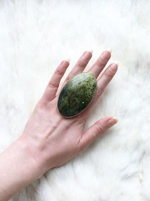 Кольца со змеевиком: какие бывают, как выбрать и носить