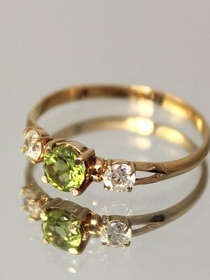 кольцо с хризолитом