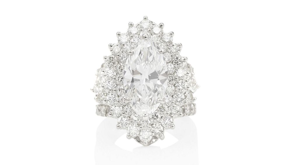 Кольцо из 18-каратного белого золота с бриллиантом огранки маркиза весом 6,09 карата Кольцо из 18-каратного белого золота с бриллиантом огранки маркиза весом 6,09 карата