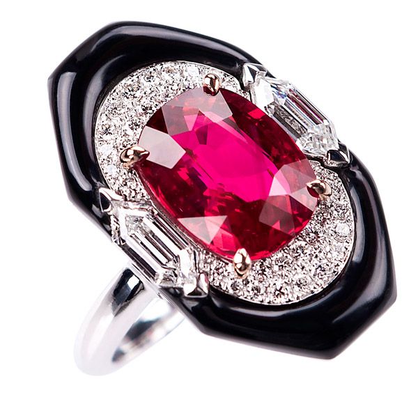 Кольцо от Nikos Koulis с рубином и бриллиантами