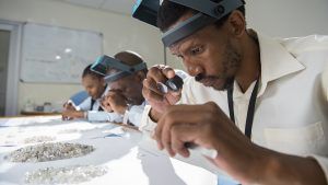 Продажи Lucara падают на фоне замедления рынка