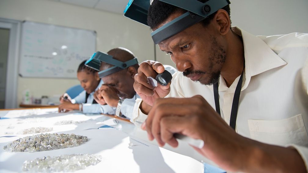 Продажи Lucara падают на фоне замедления рынка