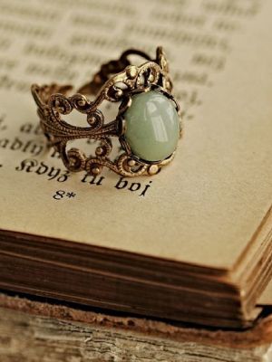 Кольца с авантюрином: особенности, как выбрать и носить