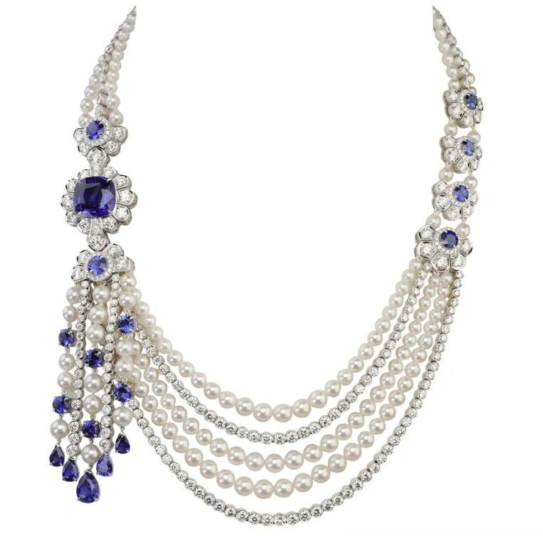 На выставке Crown to Couture в Кенсингтонском дворце будет представлено это ожерелье Garrard с бриллиантами, жемчугом и сапфирами, которое Бейонсе носила в 2013 году