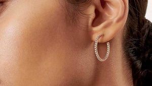 Откройте для себя самые красивые серьги-кольца 2023 года