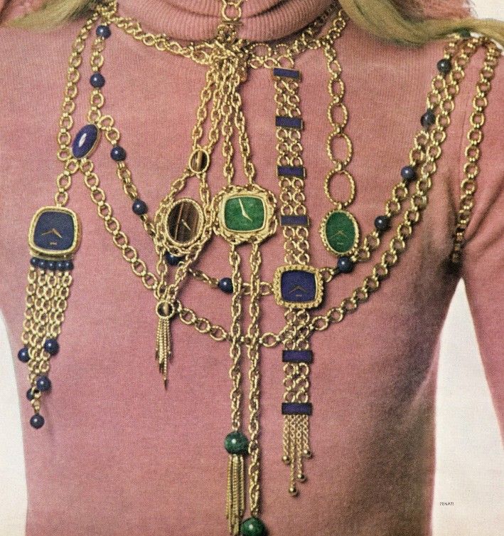Оригинальная коллекция часовых сотуаров Piaget 1969 года с золотой цепочкой и декоративными камнями, включая лазурит и малахит