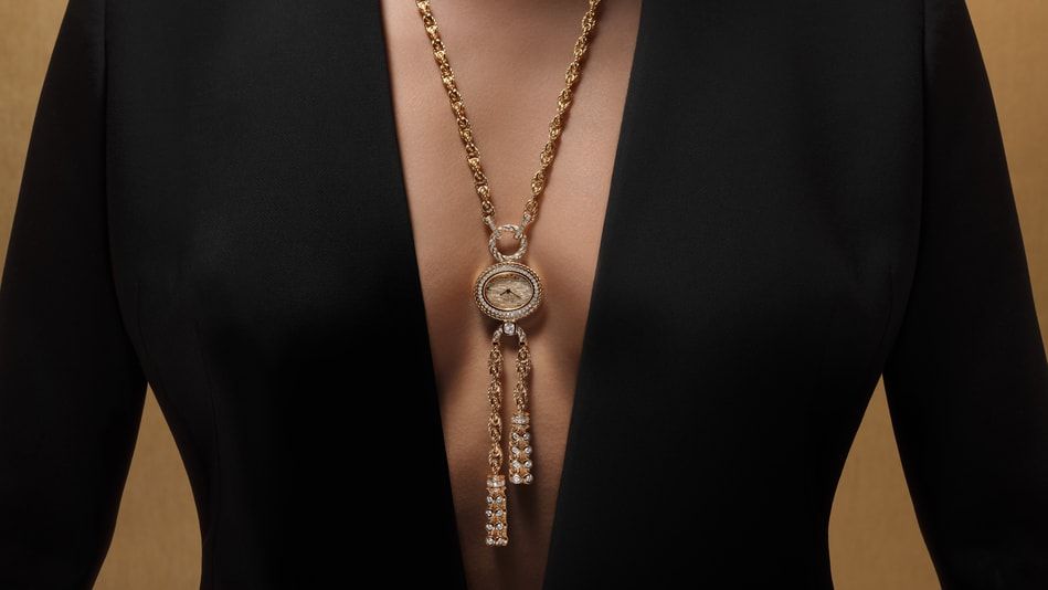 Подвеска для часов от Piaget украшена бриллиантовыми кисточками