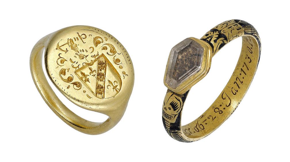 Кольцо XVII века с золотой печатью (слева) и кольцо memento mori XVIII века будут проданы на аукционе Noonans 14 марта