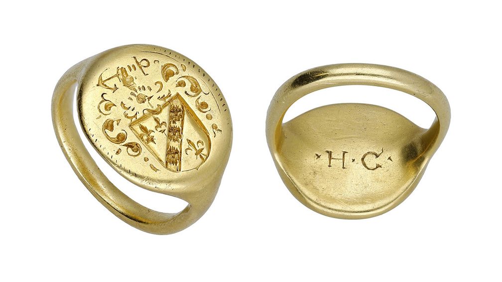 Это кольцо 1620-х годов, обнаруженное пенсионером Ричардом Маккеем, как полагают, принадлежало человеку по имени Хамфри Кокерам