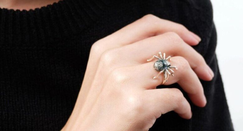 кольцо с пауком украшение
