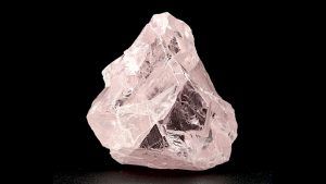 Розовый алмаз весом 108 карат обнаружен в Лесото