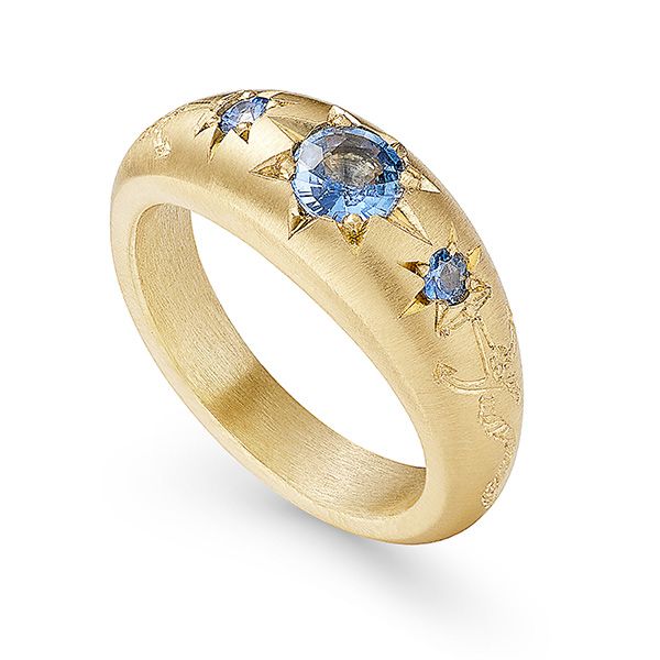 Кольцо Anchor Lucky Star от Cece Jewellery из 18-каратного желтого золота с голубыми сапфирами