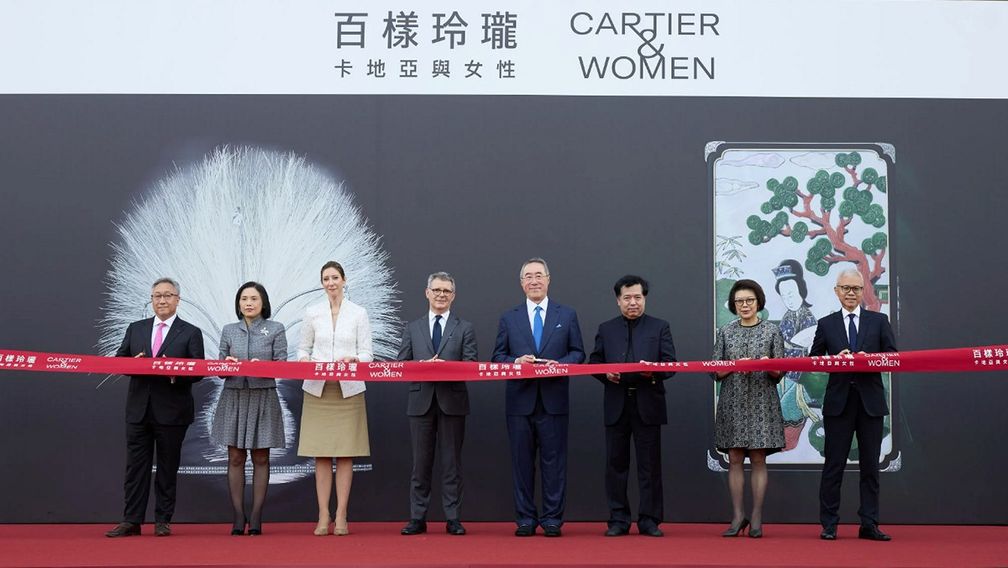 Официальные гости присутствовали на открытии выставки «Cartier и женщины» в Гонконгском дворце-музее