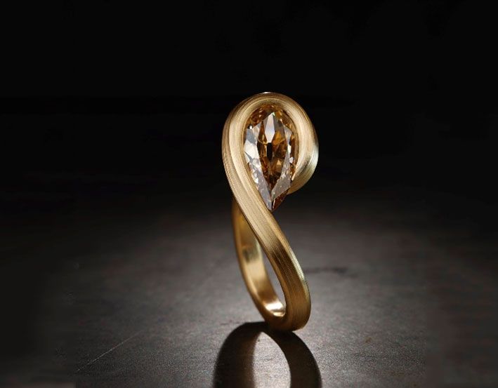 Кольцо Лина Хейна из золота с бриллиантами 