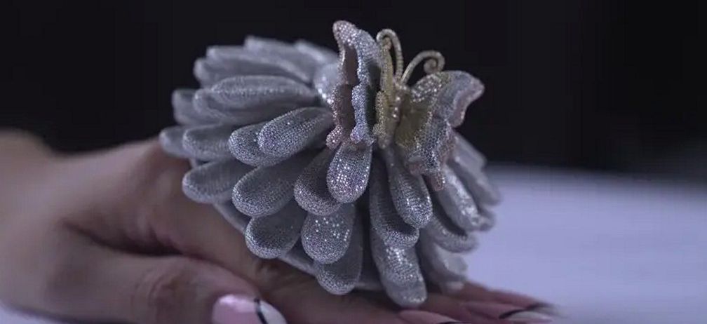 Установлен новый мировой рекорд по количеству бриллиантов в одном кольце