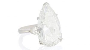 Кольцо с 25-каратным бриллиантом продано за $ 979 000 Кольцо с 25-каратным бриллиантом продано за $ 979 000