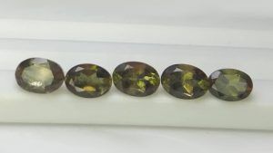 Виридин: что за камень, свойства и применение в ювелирном деле