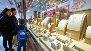 Возобновление работы в Гонконге укрепляет позиции Luk Fook