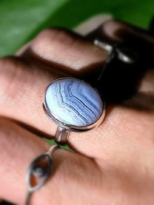 Кольца с сапфирином (голубым агатом): какие бывают, как выбрать и носить
