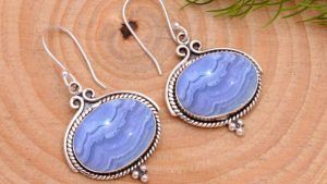 Украшения с сапфирином (голубым агатом): как выбрать и носить их Украшения с сапфирином (голубым агатом): как выбрать и носить их