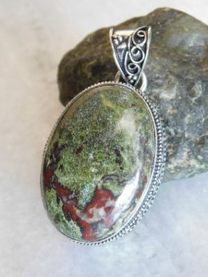 Подвески с гелиотропом: кому подходят, как выбрать и носить их