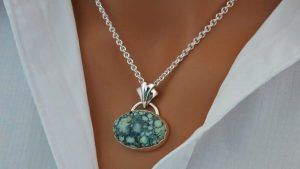 Браслет с варисцитом: какие бывают, как выбрать и носить Браслет с варисцитом: какие бывают, как выбрать и носить