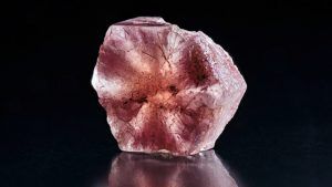 Редкий пеццоттаит: что за камень, свойства и применение в ювелирном деле