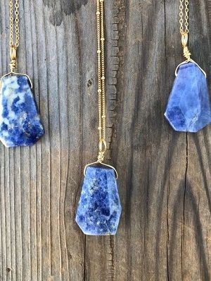 Содалит для Близнецов: совместимость, подходит или нет