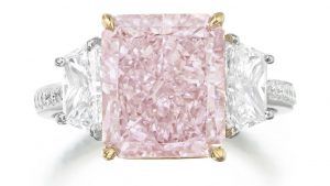 6-каратный розовый бриллиант – звезда продажи Bonhams