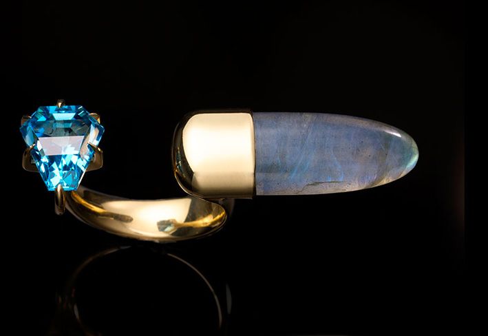 Кольцо от Jules Kim с голубым топазом и лабрадоритом