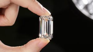 GIA исследует 34-каратный синтетический бриллиант