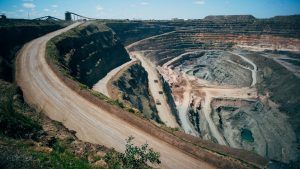 Продажи De Beers снижаются из-за неопределенности на рынке Продажи De Beers снижаются из-за неопределенности на рынке