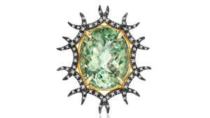 Брошь от Yoki Collections с зеленым аметистом