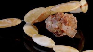 Ожерелья и бусы с арагонитом: как выбрать и носить Ожерелья и бусы с арагонитом: как выбрать и носить