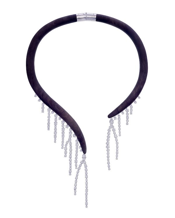 Колье Fringe от Emily P. Wheeler из платины и переработанного черного дерева с бриллиантами Колье Fringe от Emily P. Wheeler из платины и переработанного черного дерева с бриллиантами