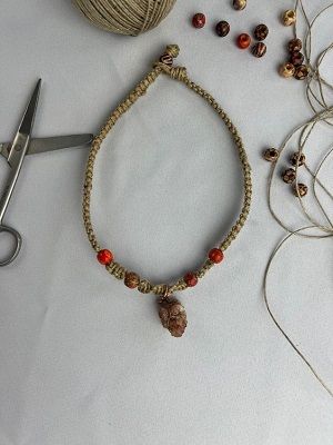 Ожерелья и бусы с арагонитом: как выбрать и носить