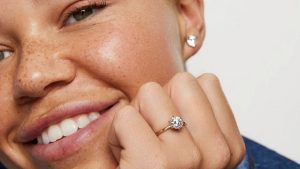 Lightbox от De Beers запускает тестовую серию обручальных колец с выращенными в лаборатории бриллиантами