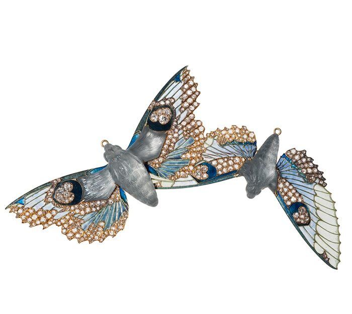 Подвеска для корсажа «Ночные бабочки» из золота и стекла с бриллиантами и эмалью, около 1906–1907 гг., коллекция музея Лалика
