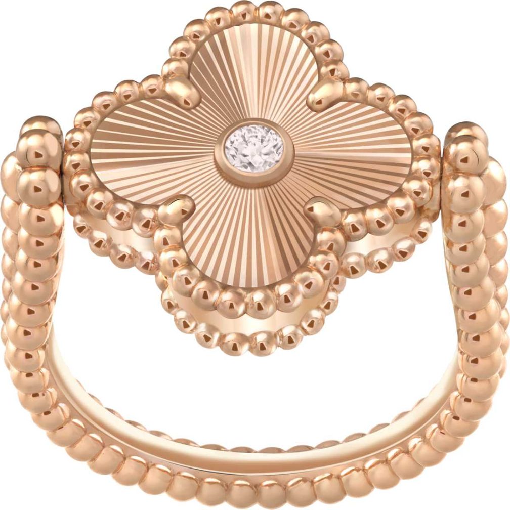 Двустороннее кольцо Alhambra. Розовое золото, розовое золото с гильошированным узором, сердолик, бриллиант