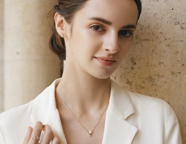 Украшения из коллекции «V» от бренда Vrai Украшения из коллекции «V» от бренда Vrai