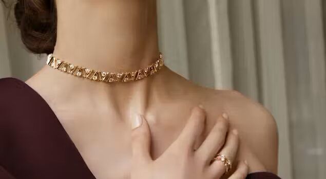 Теннисное колье Vrai V из 14-каратного желтого золота Теннисное колье Vrai V из 14-каратного желтого золота