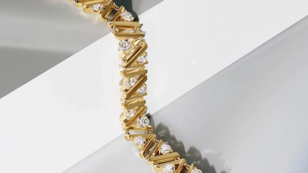 Теннисное колье Vrai V из 14-каратного желтого золота Теннисное колье Vrai V из 14-каратного желтого золота