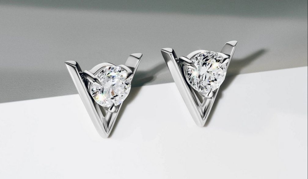 Серьги-гвоздики Vrai V Solitaire Серьги-гвоздики Vrai V Solitaire