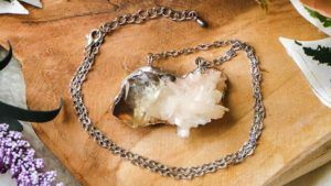 Подвески с апофиллитом: какие бывают, как выбрать и носить