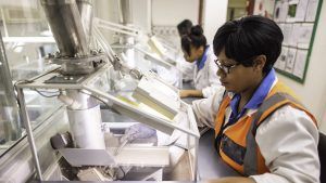 Petra Diamonds откладывает июньские торги