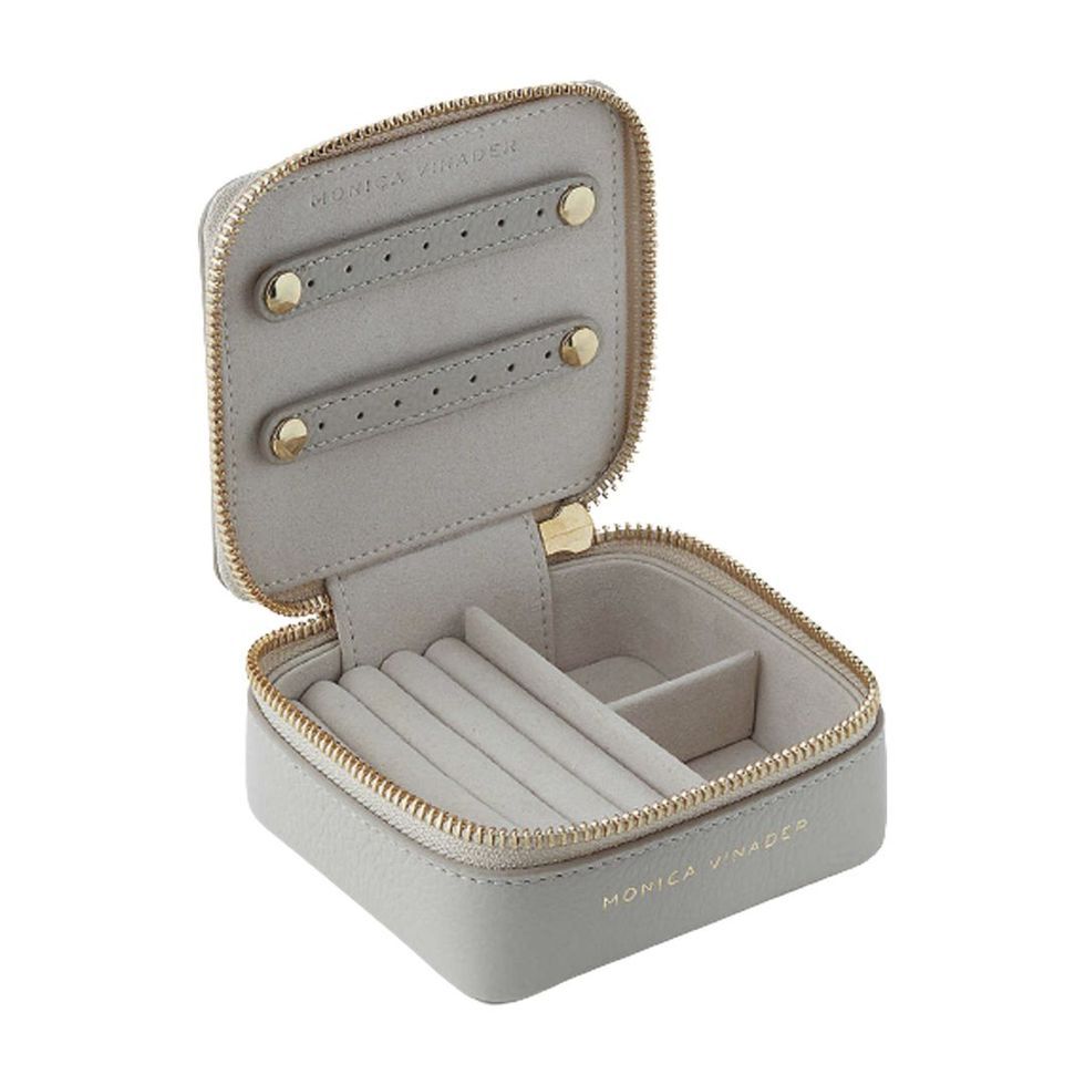 Футляр от Monica Vinader Футляр от Monica Vinader